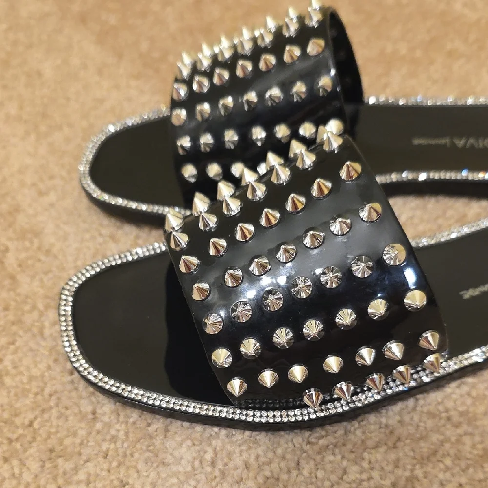 WILD DIVA Lounge Size 6 Black Sandals with Silver Studs & Rinestones - Picture 5 of 15